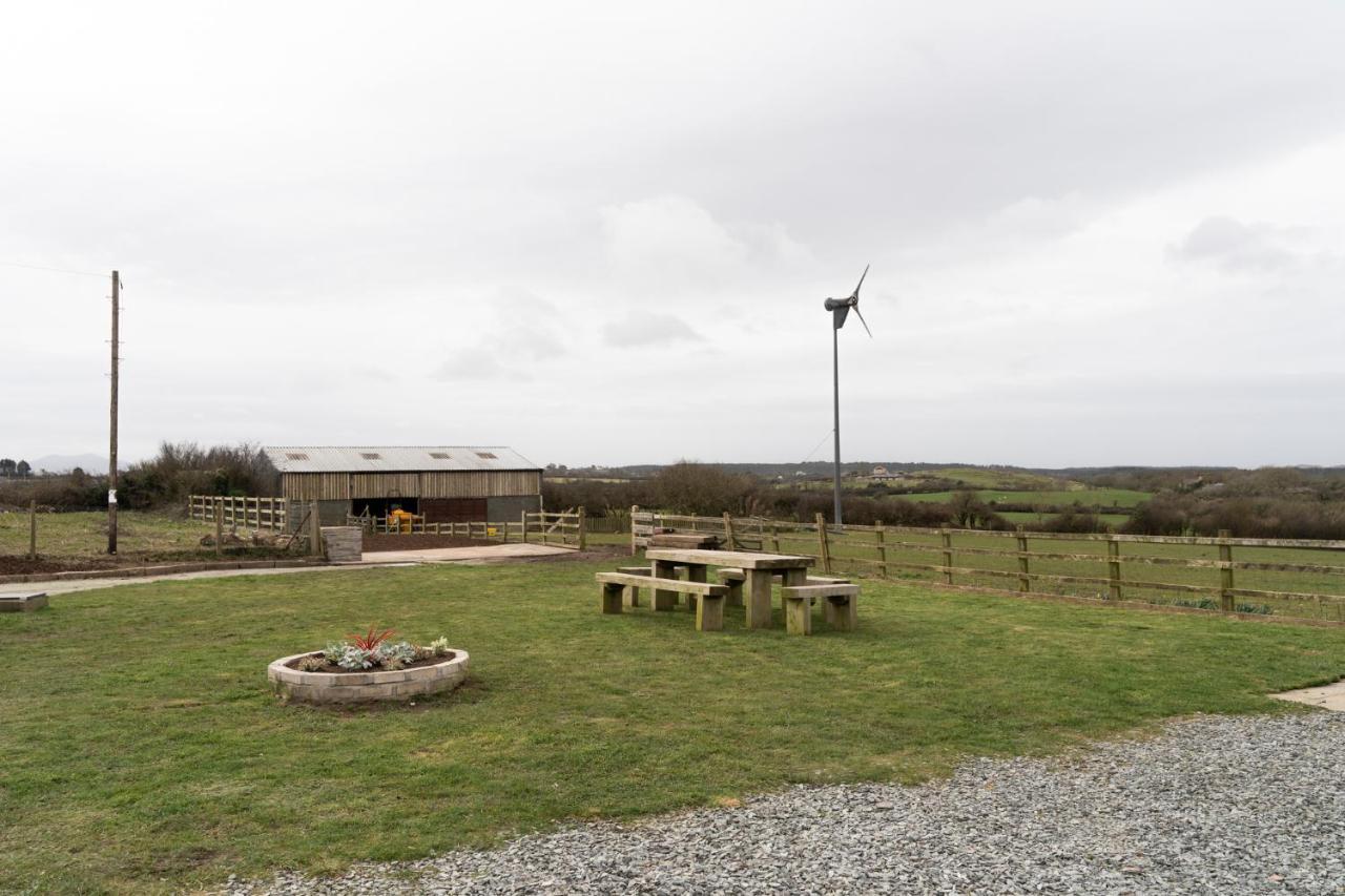 Glan Morfa Lodge & Wildlife Experience Dwyran Bagian luar foto
