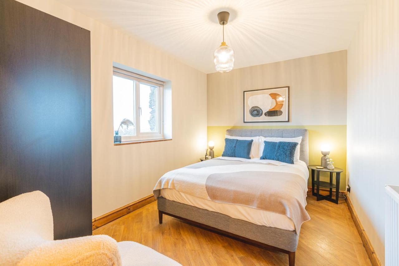 Glan Morfa Lodge & Wildlife Experience Dwyran Bagian luar foto