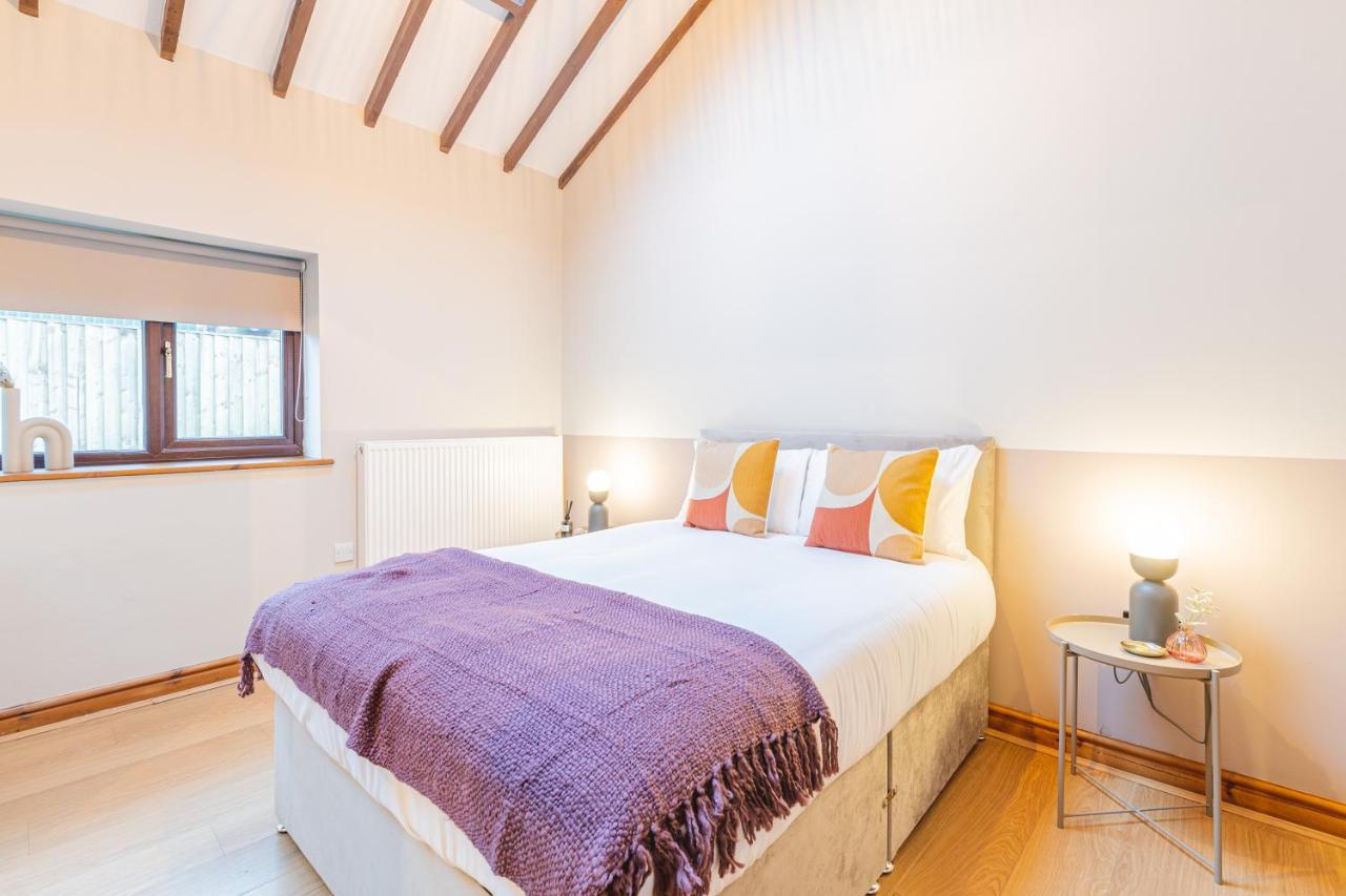 Glan Morfa Lodge & Wildlife Experience Dwyran Bagian luar foto