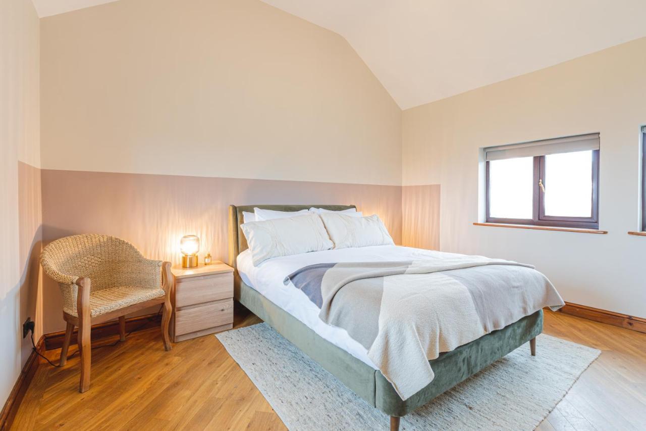 Glan Morfa Lodge & Wildlife Experience Dwyran Bagian luar foto