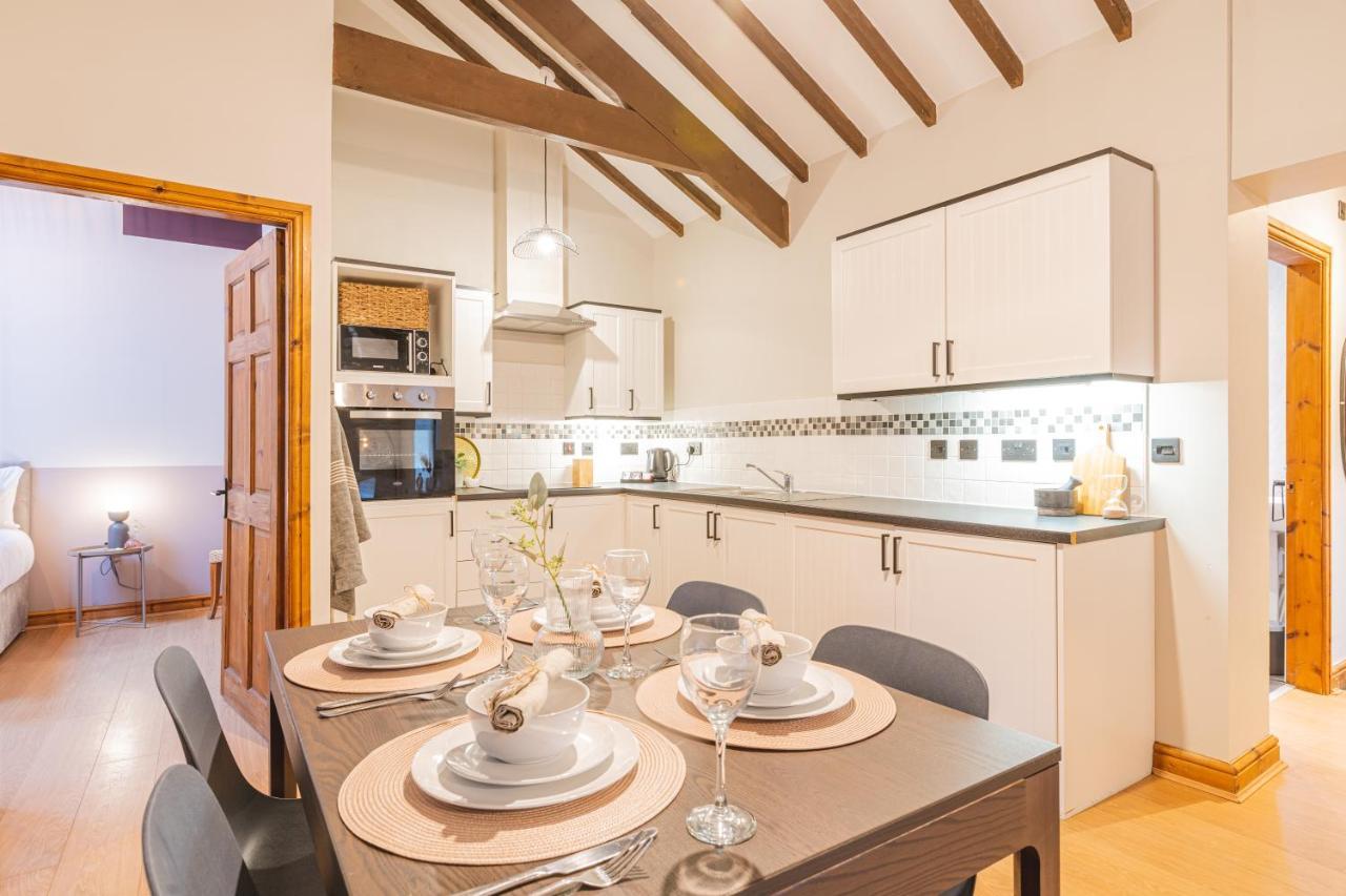 Glan Morfa Lodge & Wildlife Experience Dwyran Bagian luar foto