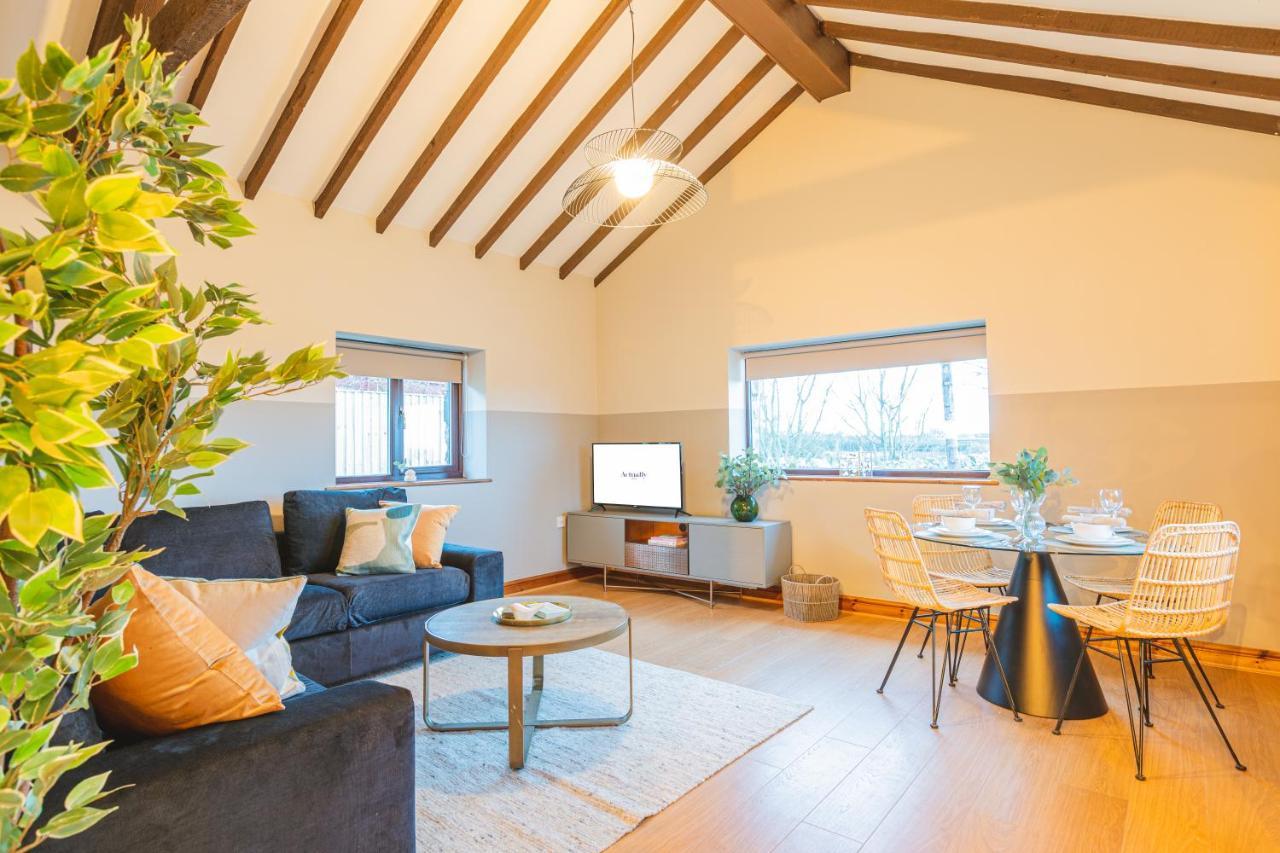 Glan Morfa Lodge & Wildlife Experience Dwyran Bagian luar foto