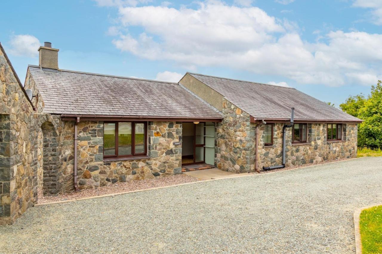 Glan Morfa Lodge & Wildlife Experience Dwyran Bagian luar foto