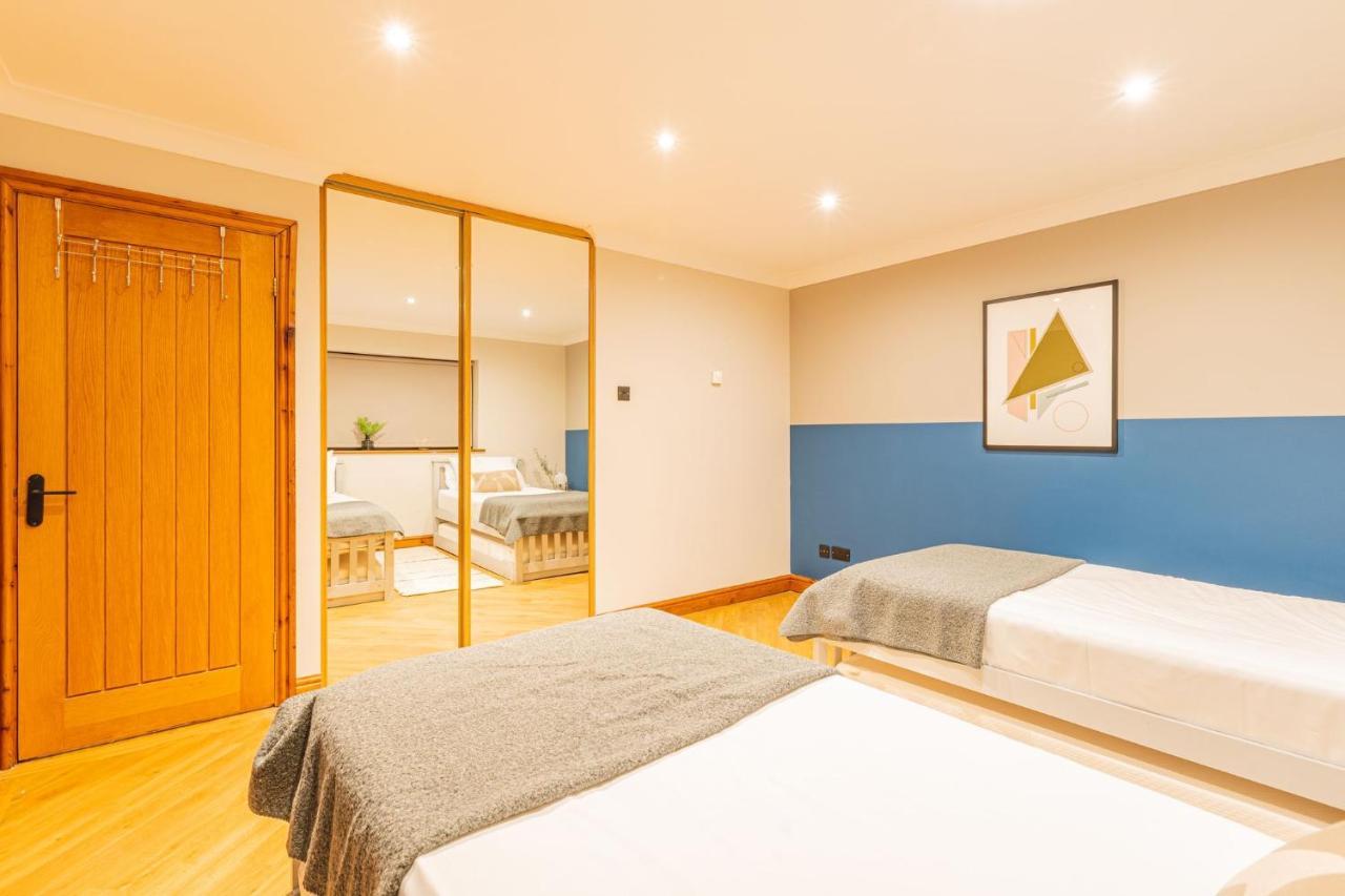 Glan Morfa Lodge & Wildlife Experience Dwyran Bagian luar foto