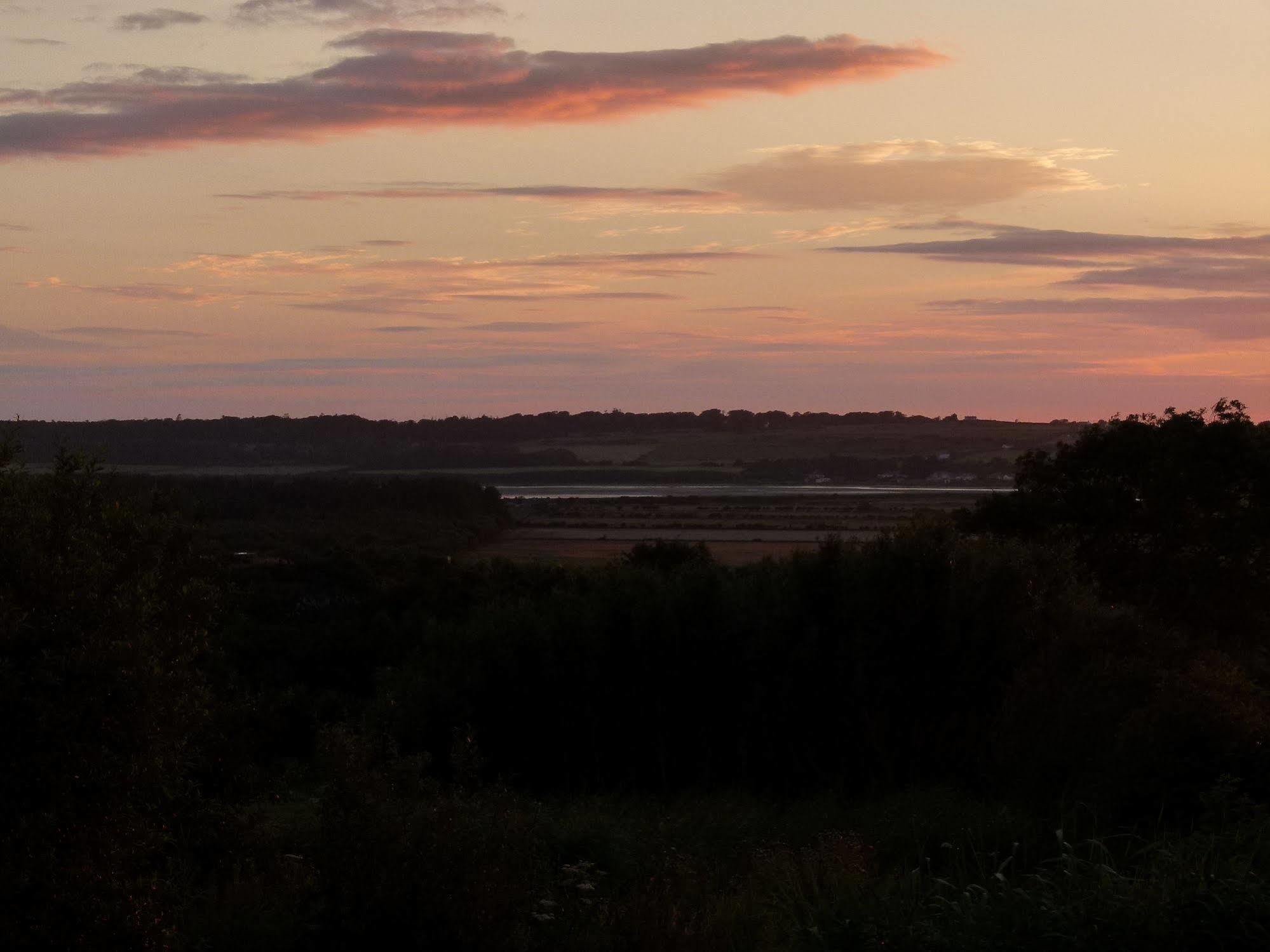 Glan Morfa Lodge & Wildlife Experience Dwyran Bagian luar foto