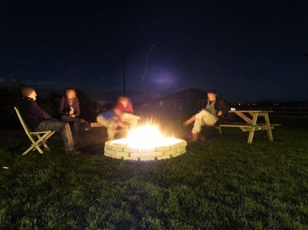 Glan Morfa Lodge & Wildlife Experience Dwyran Bagian luar foto