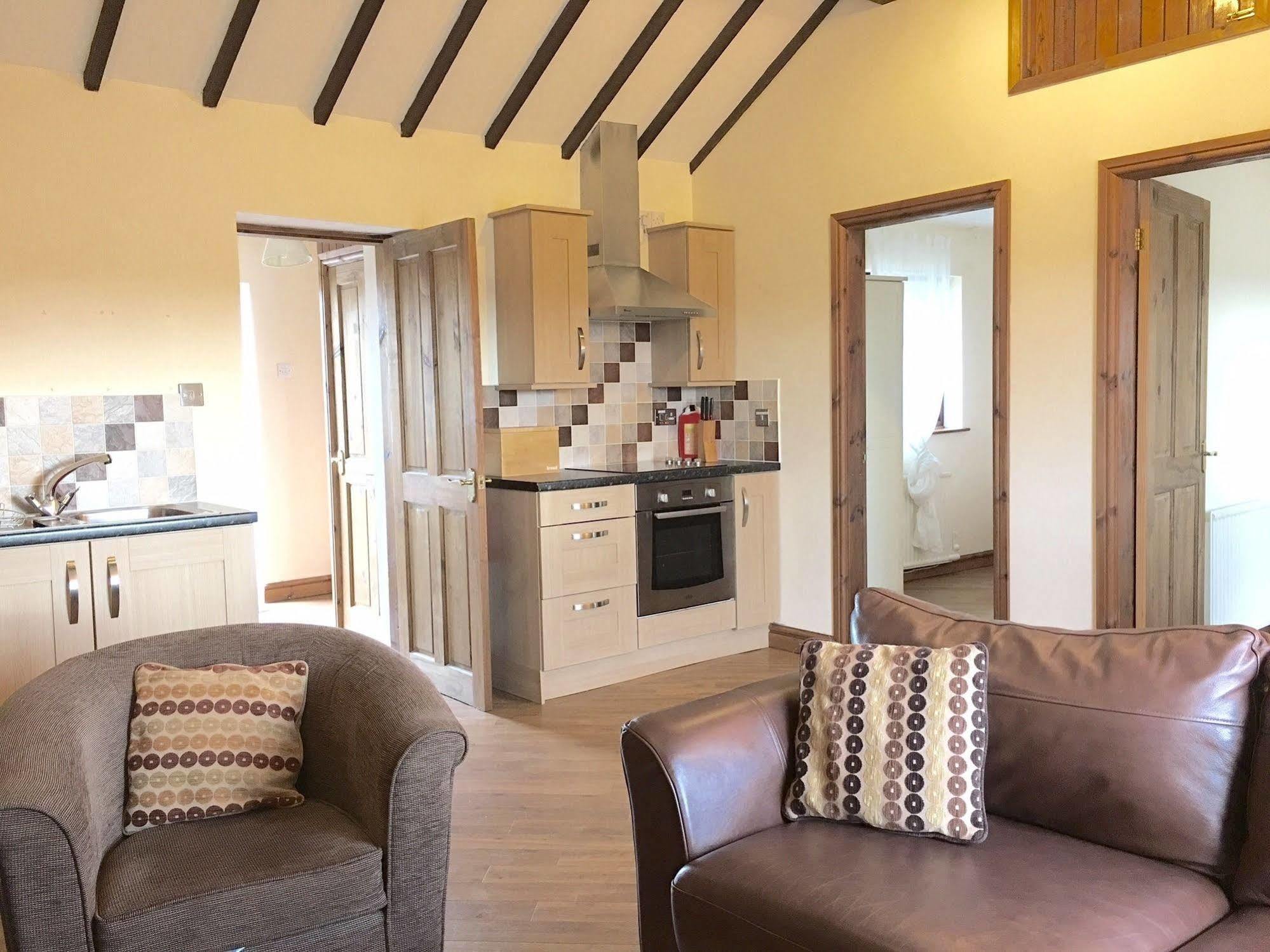 Glan Morfa Lodge & Wildlife Experience Dwyran Bagian luar foto