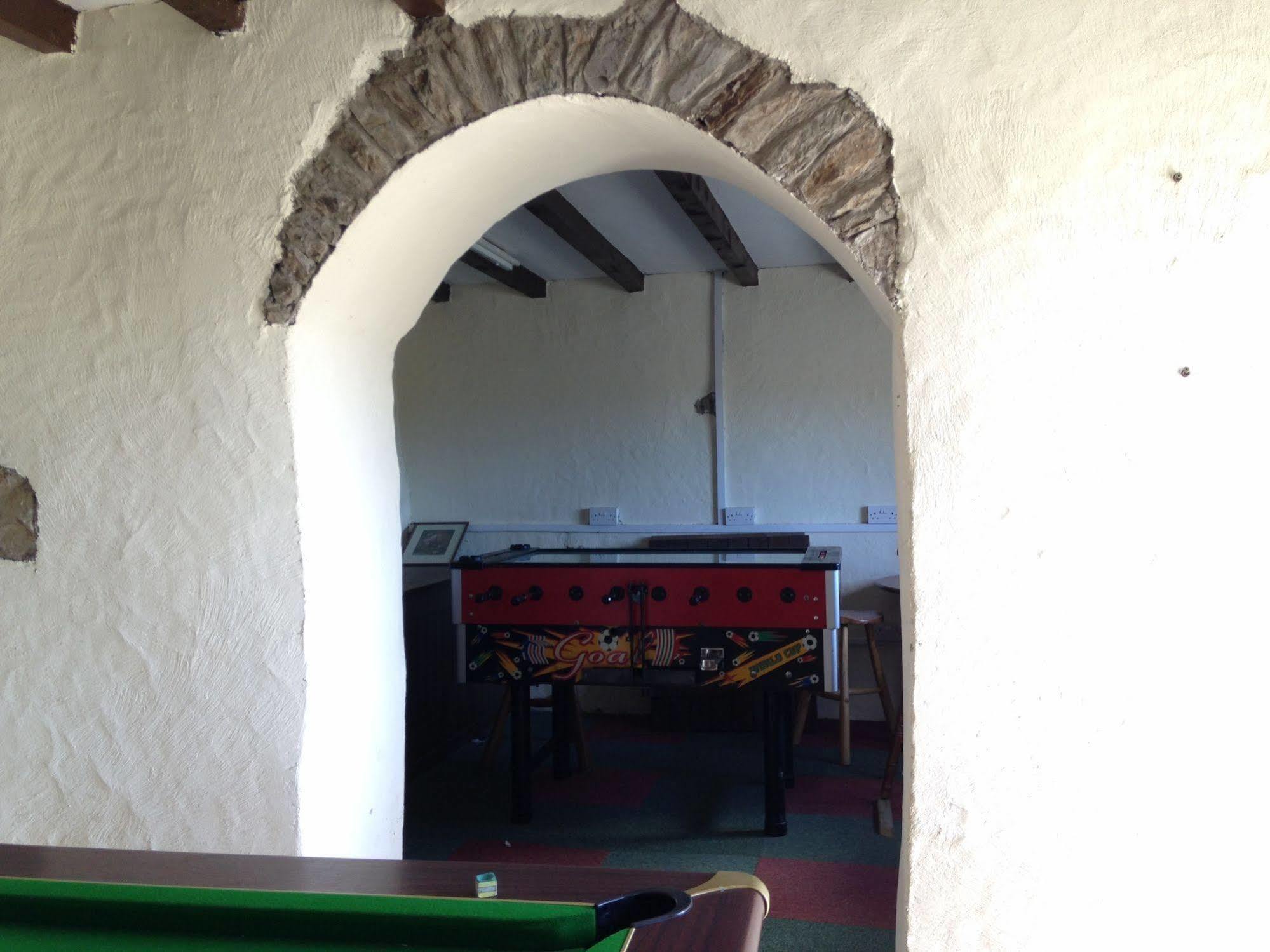 Glan Morfa Lodge & Wildlife Experience Dwyran Bagian luar foto