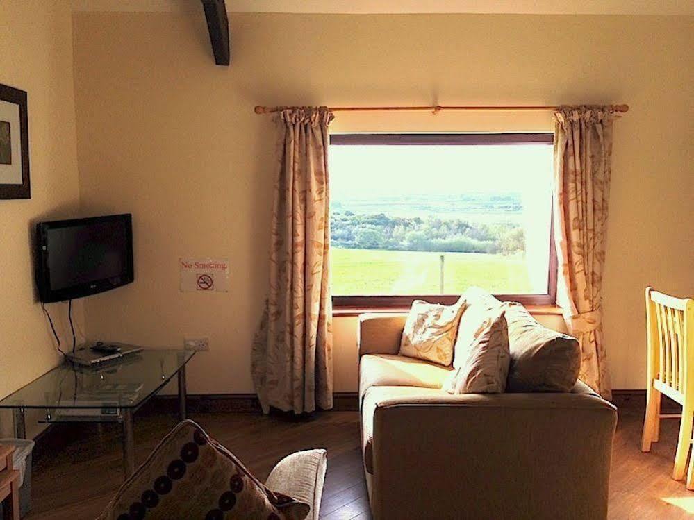 Glan Morfa Lodge & Wildlife Experience Dwyran Bagian luar foto