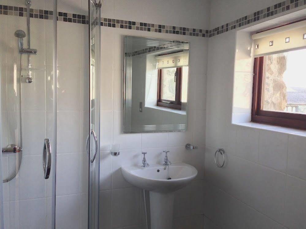 Glan Morfa Lodge & Wildlife Experience Dwyran Bagian luar foto