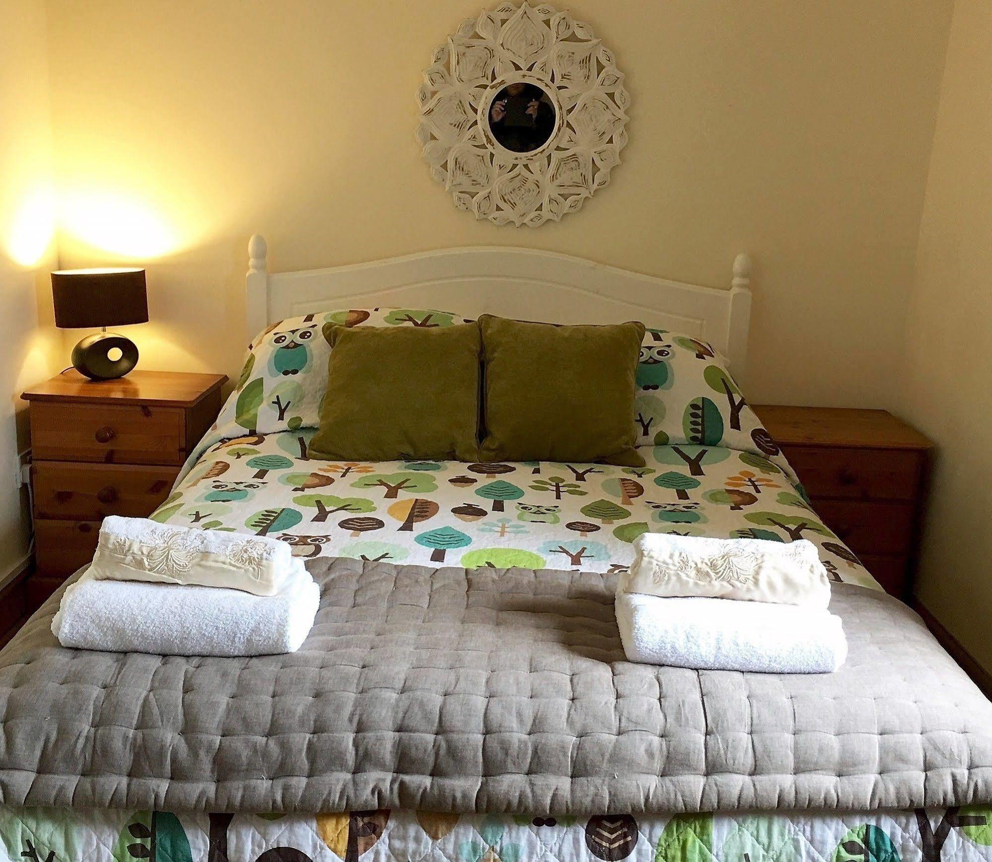 Glan Morfa Lodge & Wildlife Experience Dwyran Bagian luar foto